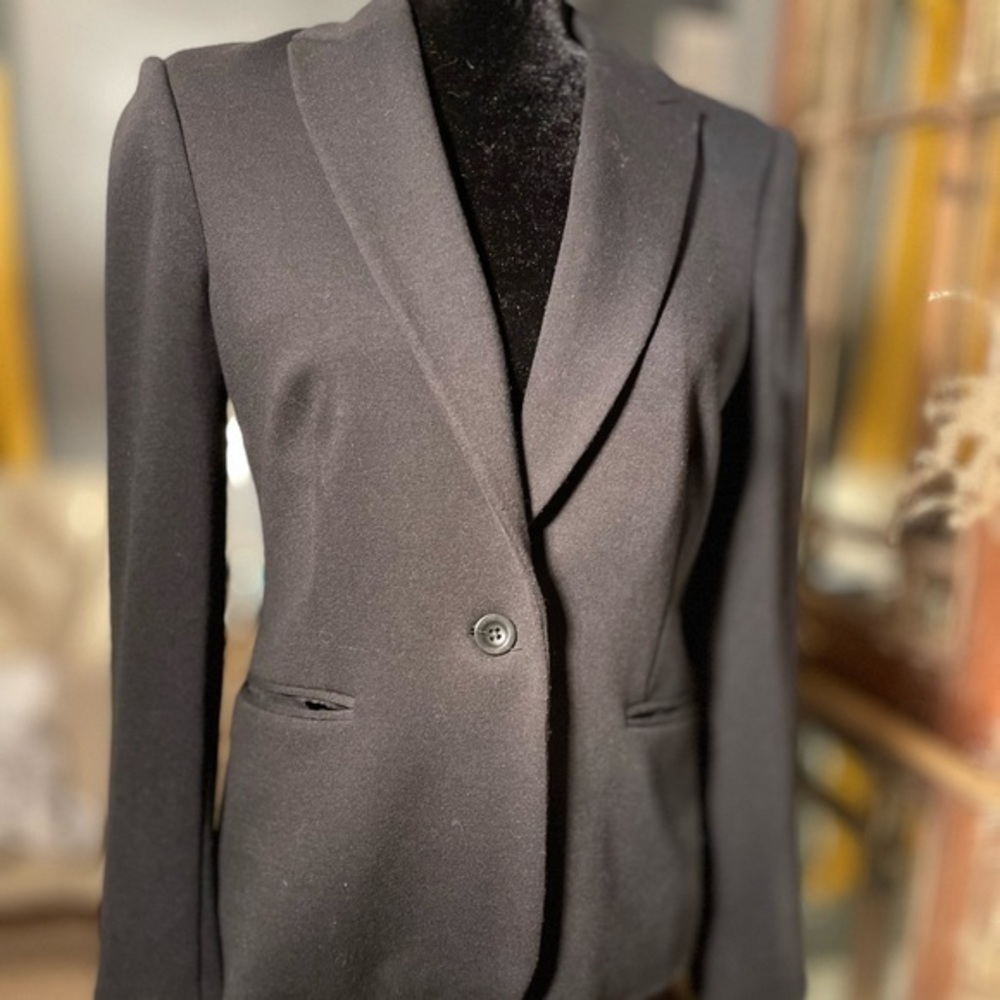 Lilly Pulitzer black blazer jacket. Pink paisley satin lining Sz. S EUC worn x1